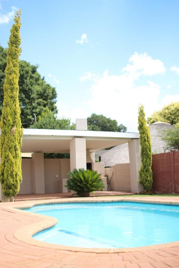 Modern Farm Apartment Lichtenburg ภายนอก รูปภาพ
